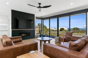 Benswan at the Bay - Modern 5-bedroom Holiday Home, Apollo Bay